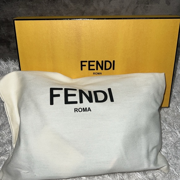 Wallet On Chain Baguette
Light blue nappa leather wallet - Picture 9 of 9